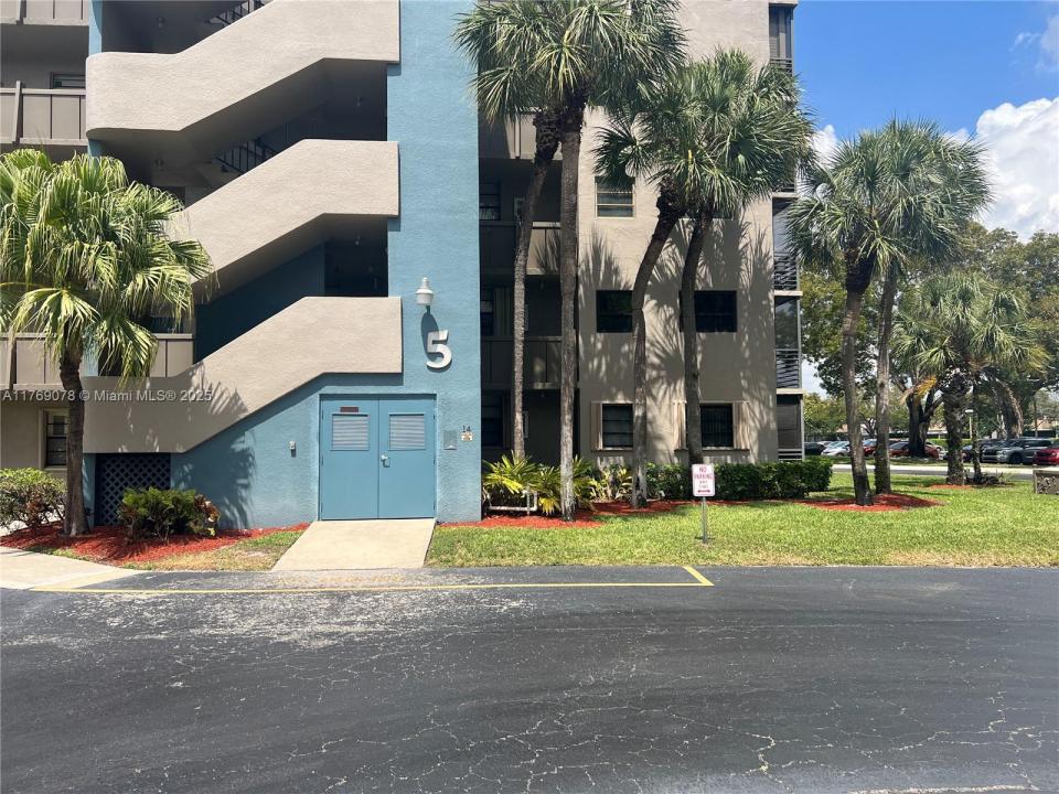 1001 Colony Point Cir 114, Pembroke Pines, Florida 33026, USA