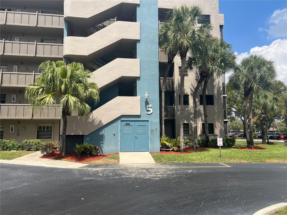 1001 Colony Point Cir 114, Pembroke Pines, Florida 33026, USA