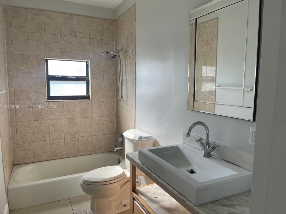 423 53rd St B, West Palm Beach, فلوريدا 33407, الولايات المتحدة