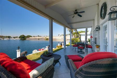 112 Lake Shore Dr, Pembroke Park, Florida 33009, USA