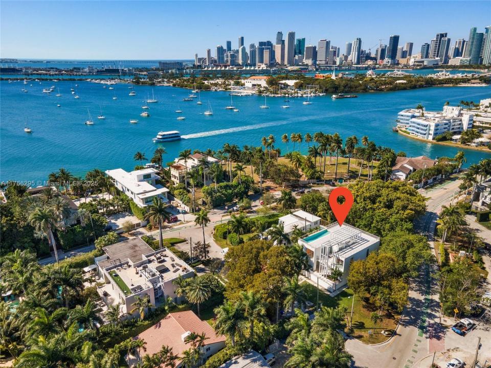 1250 N Venetian Way, Miami, Florida 33139