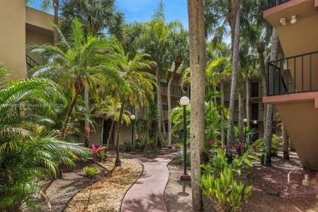 10835 SW 112th Ave 314, Miami, Florida 33176, USA