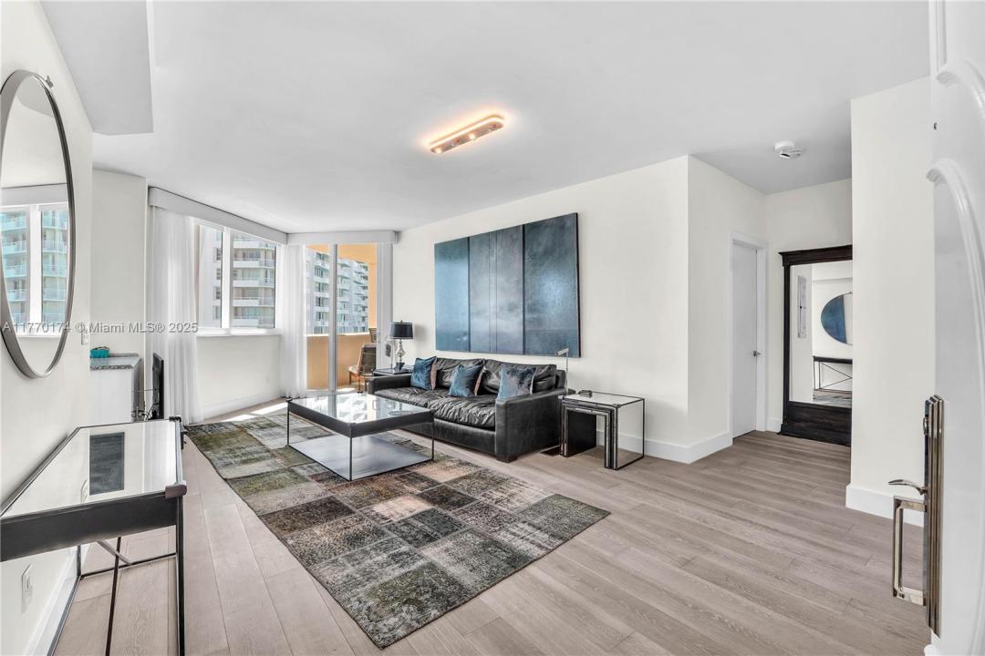 300 S POINTE DR 809, Miami Beach, Floryda 33139, USA