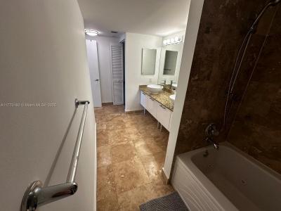 41 SE 5th St 807, Miami, Florida 33131, USA