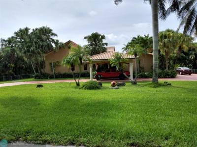 10010 NW 135th St, Florida Fruit Land C, Hialeah Gardens, Florida 33018, USA