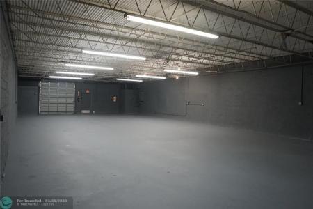 1042 NE 44th St, Oakland Park, Florida 33334