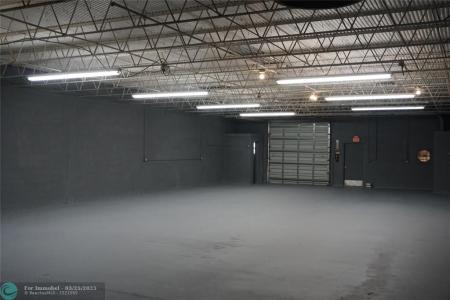 1042 NE 44th St, Oakland Park, Florida 33334