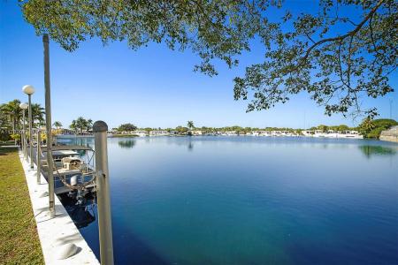102 Lake Shore Dr, Pembroke Park, Florida 33009, USA