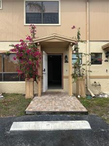 3370 Beau Rivage Dr B8, Pompano Beach, Florida 33064, USA