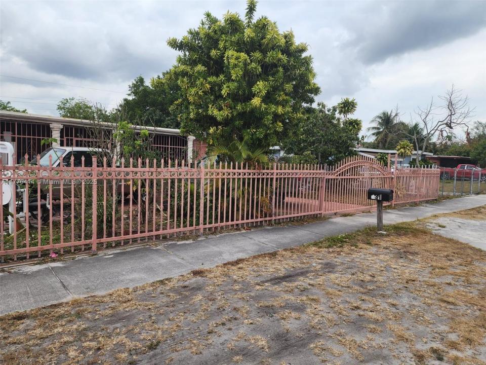 831 NW 140th St, Miami, Florida 33168