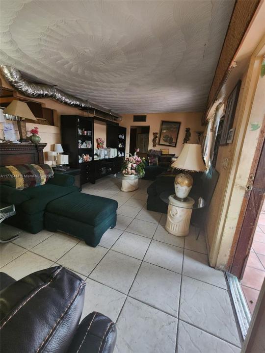 831 NW 140th St, Miami, Florida 33168