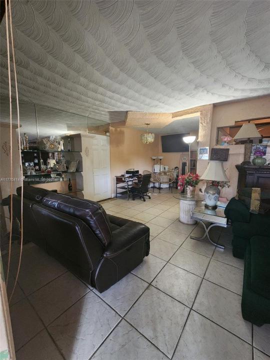 831 NW 140th St, Miami, Florida 33168