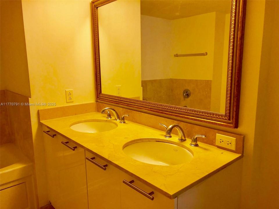1800 N Bayshore Dr 1611, Miami, Flórida 33132, Estados Unidos