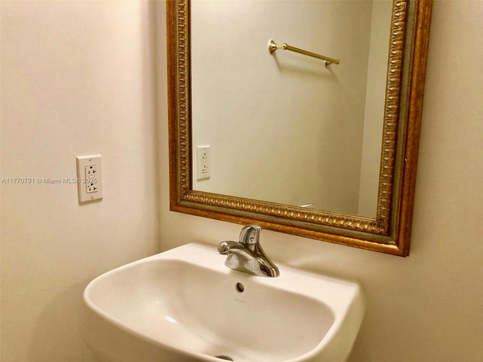 1800 N Bayshore Dr 1611, Miami, Flórida 33132, Estados Unidos