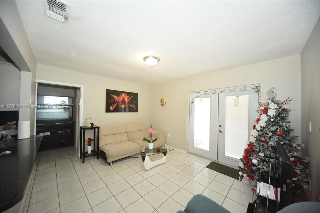 704 SW 97th Place Cir, Miami, Florida 33174