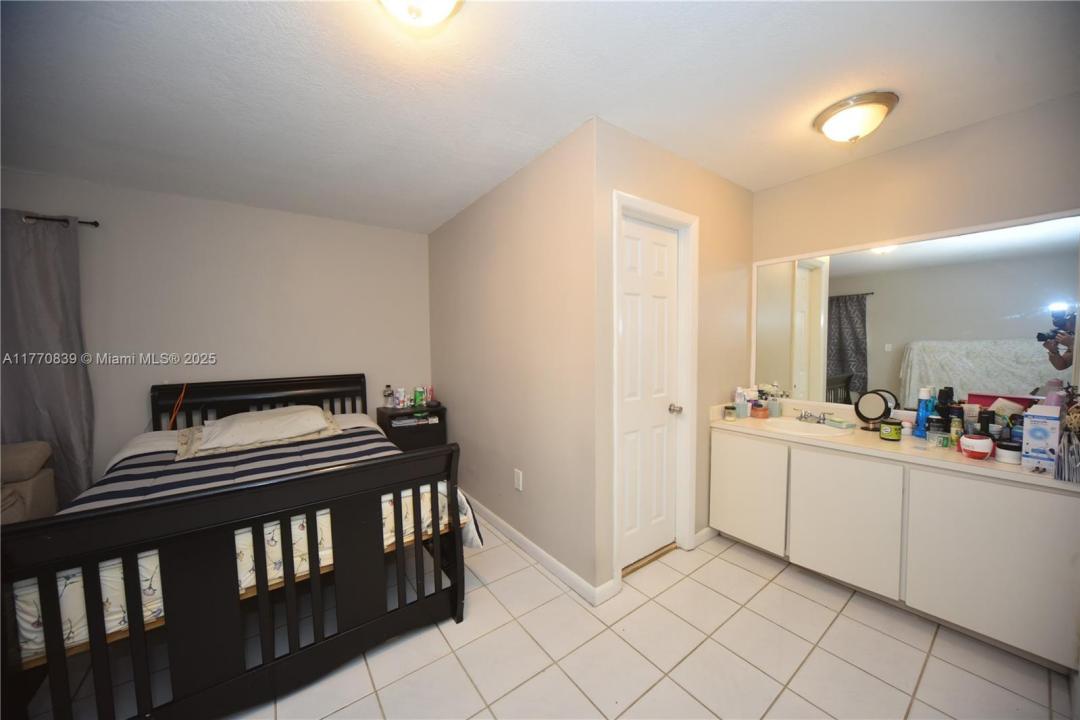 704 SW 97th Place Cir, Miami, Florida 33174