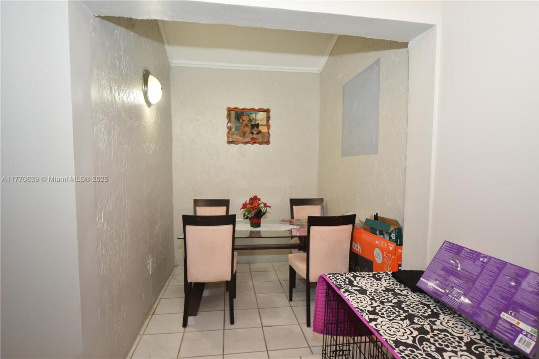 704 SW 97th Place Cir, Miami, Florida 33174