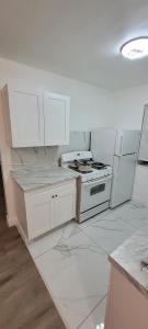 7345 Dickens Ave 4, Miami Beach, Florida 33141, USA