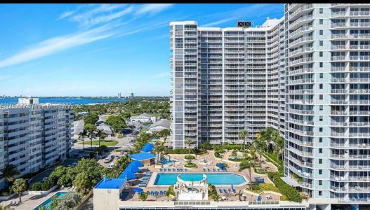 7601 E Treasure Dr 1523, North Bay Village, Florida 33141, USA
