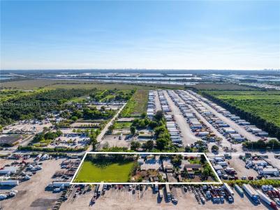 15550 NW 122nd Ave, Hialeah, Florida 33018, USA