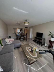 1530 NE 191st St 241, Miami, Florida 33179, USA