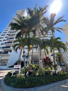 3140 S Ocean Dr 303, Hallandale Beach, Florida 33009, USA