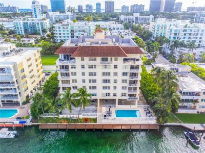 10140 W Bay Harbor Dr 502B, Bay Harbor Islands, Florida 33154, USA
