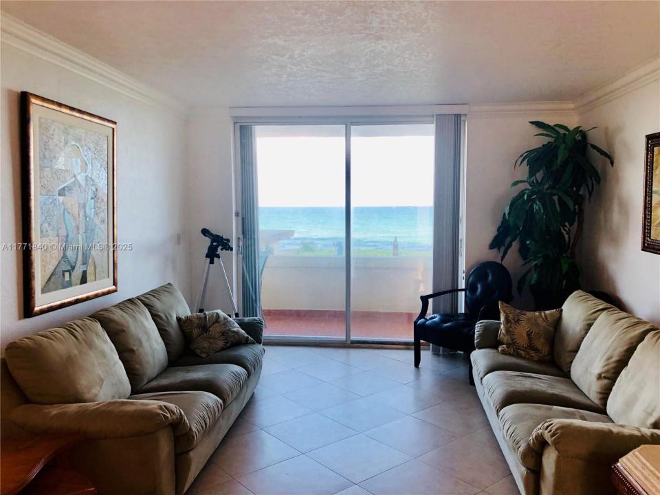 1936 S Ocean Dr 24C, Hallandale Beach, Florida 33009, USA