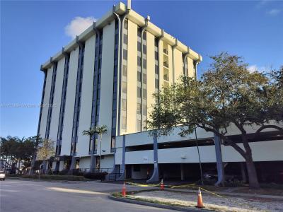 12550 Biscayne Blvd 605, North Miami, Florida 33181, USA