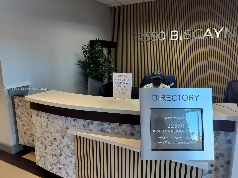 12550 Biscayne Blvd 605, North Miami, פלורידה 33181, ארצות הברית של אמריקה