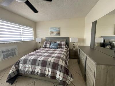 800 SW 10th Ter 17T, Hallandale Beach, Florida 33009, USA