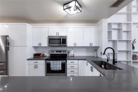 9137 Limetree Ln 166, Pembroke Pines, Florida 33024, USA