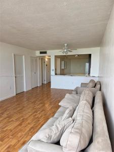 1351 NE Miami Gardens Dr 501E, Miami, Florida 33179, USA