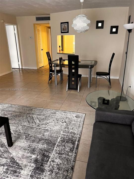 1680 NE 191st St 107-2, Miami, Florida 33179, Stati Uniti