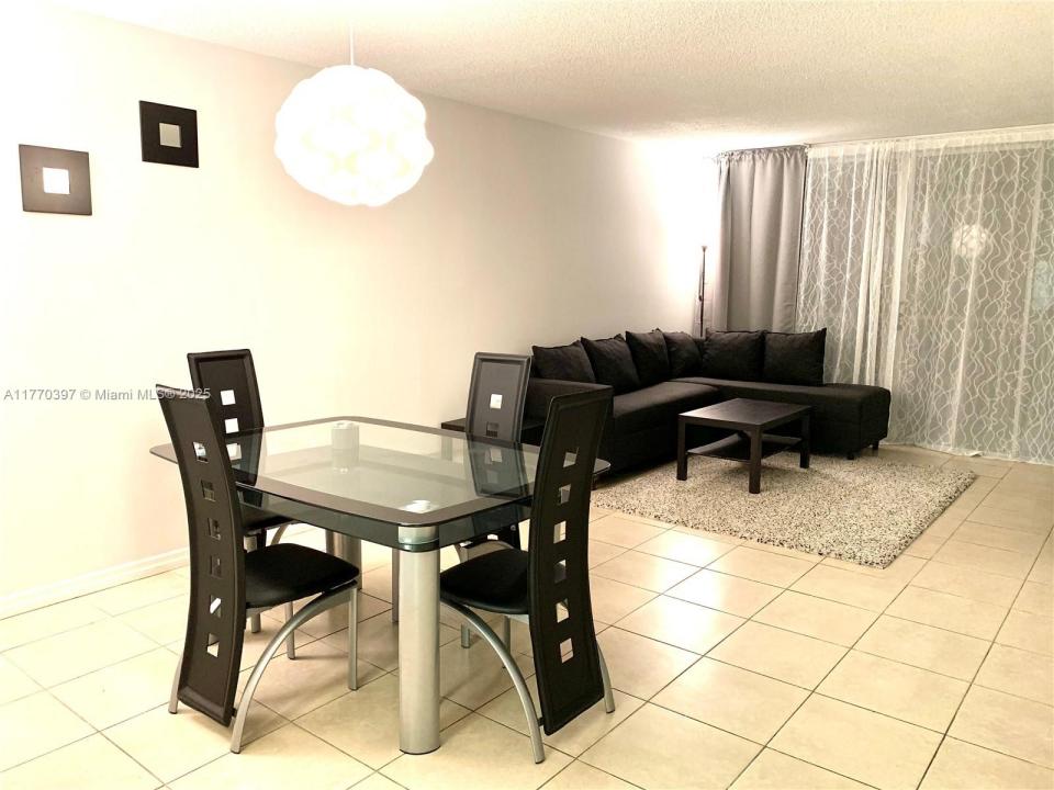 1680 NE 191st St 107-2, Miami, Florida 33179, Stati Uniti