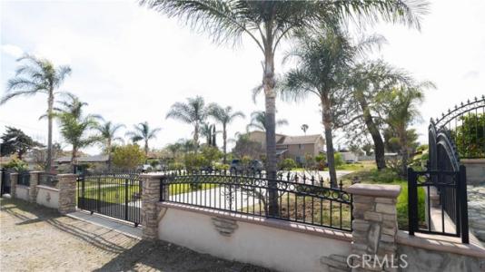 Poplar Avenue, Fontana, Califórnia 92335, Estados Unidos