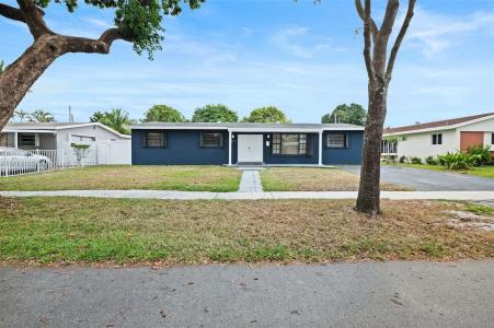 18321 NE 7th Ct, North Miami Beach, Florida 33179, USA