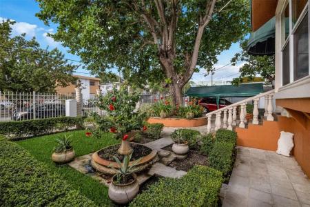 1033 NW 6th St, Miami, Florida 33136, USA