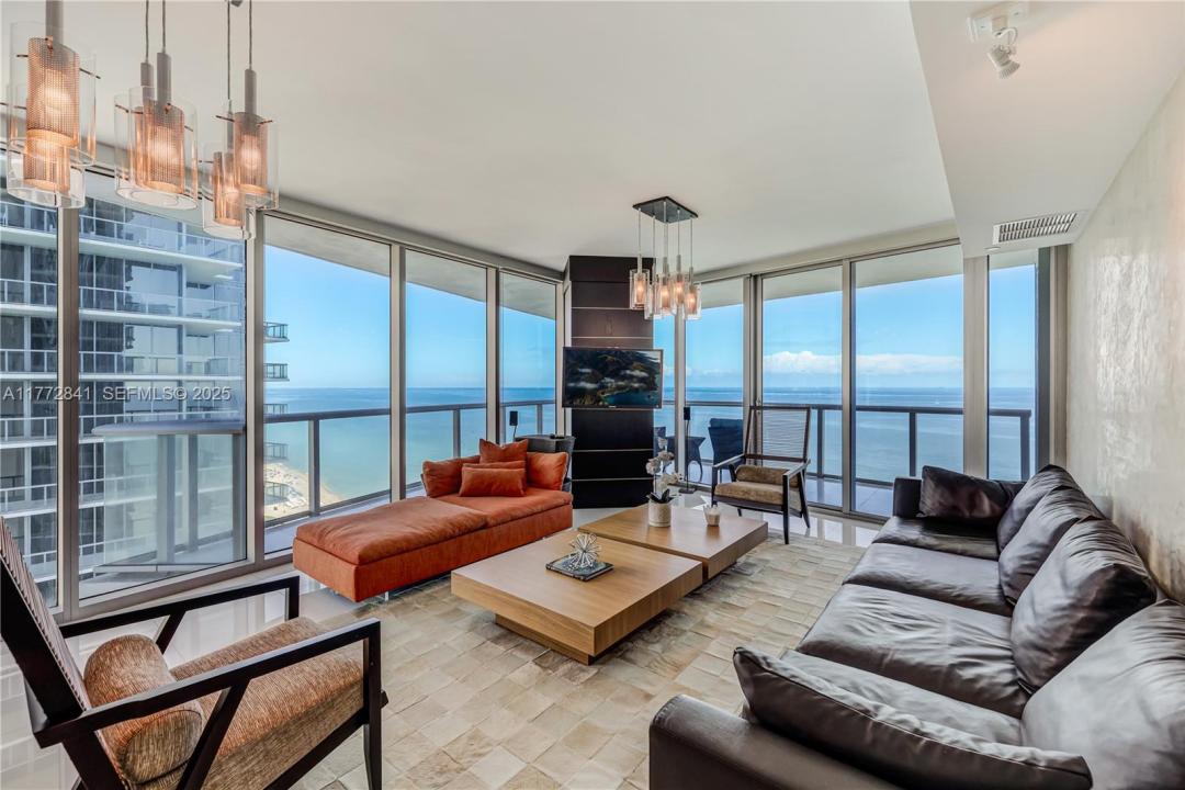 17001 Collins Ave 2508, Sunny Isles Beach, Florida 33160, USA