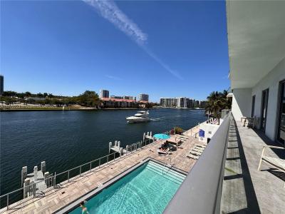 4010 S Ocean Dr R204, Hollywood, Florida 33019, USA