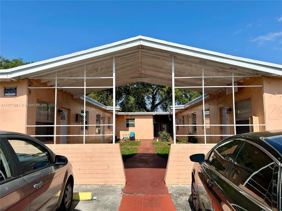 2013 Washington Ave, Opa-Locka, Flórida 33054, Estados Unidos