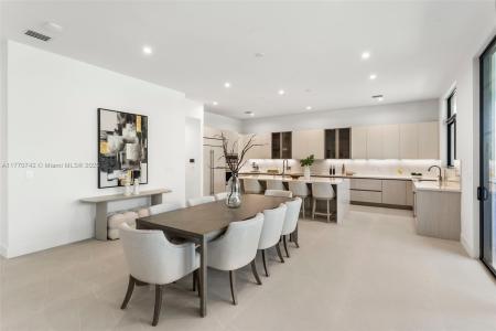 7285 SW 72nd Ter, Miami, Florida 33143, USA