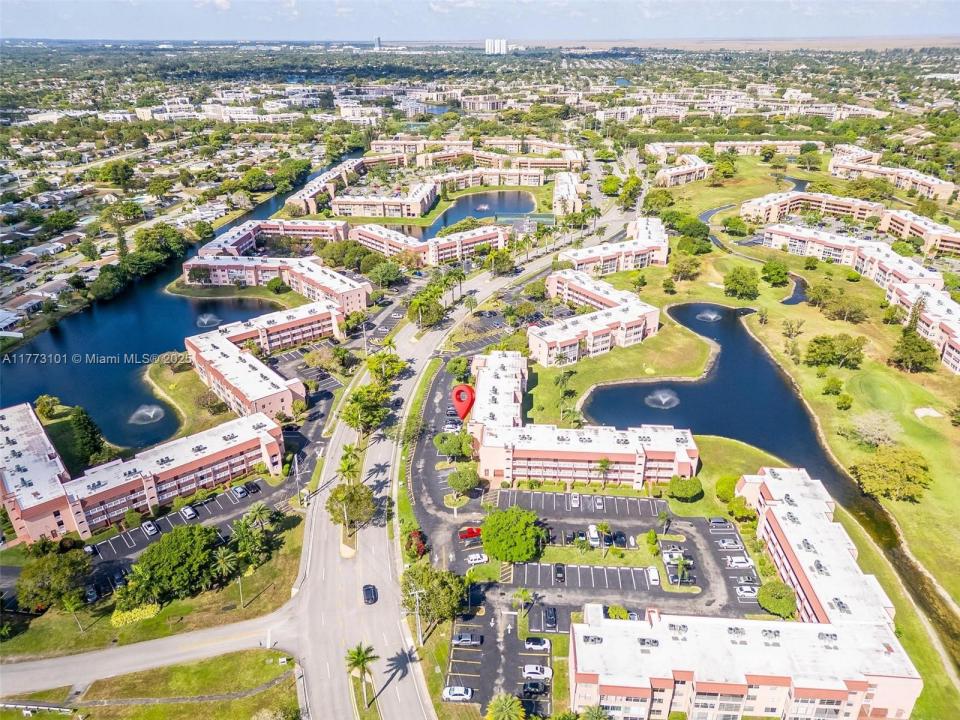 9421 Sunrise Lakes Blvd 105, Sunrise, Florida 33322