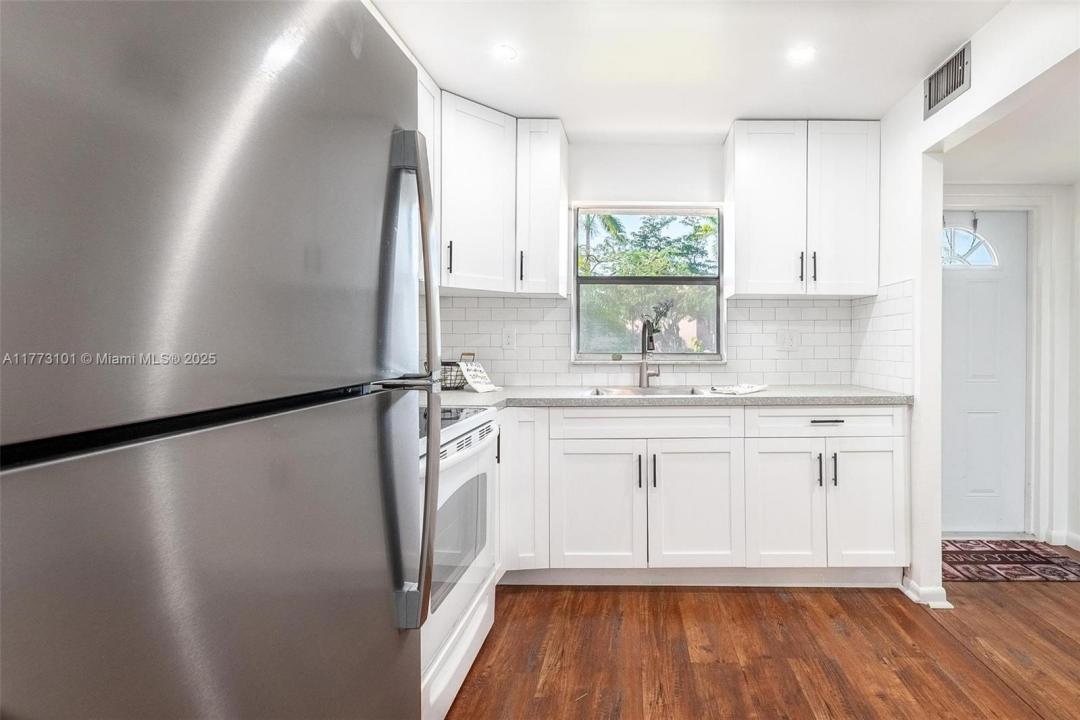 9421 Sunrise Lakes Blvd 105, Sunrise, Florida 33322