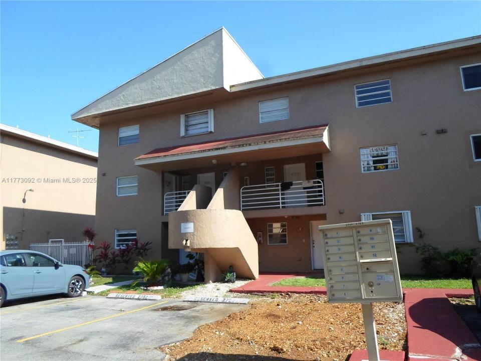 2750 W 60th St 59, Hialeah, Florida 33016
