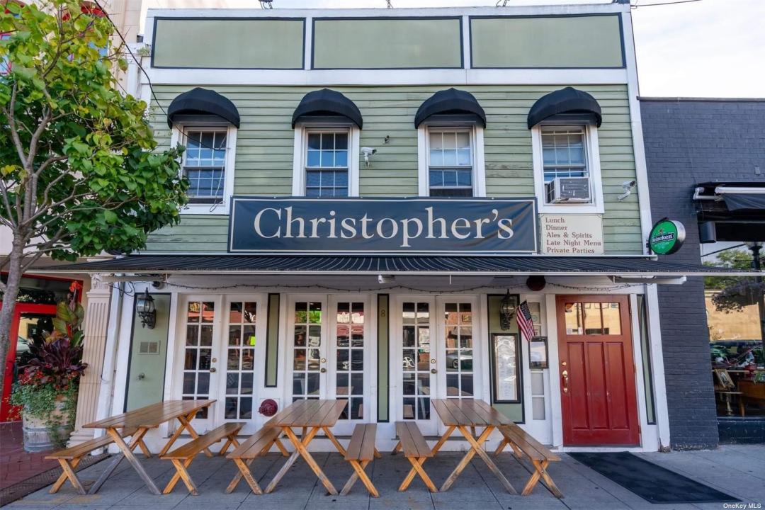 8 Wall Street, Huntington, New York 11743, USA