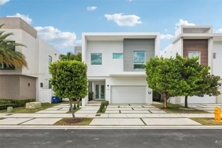 10445 NW 68th Ter, Doral, Florida 33178, USA
