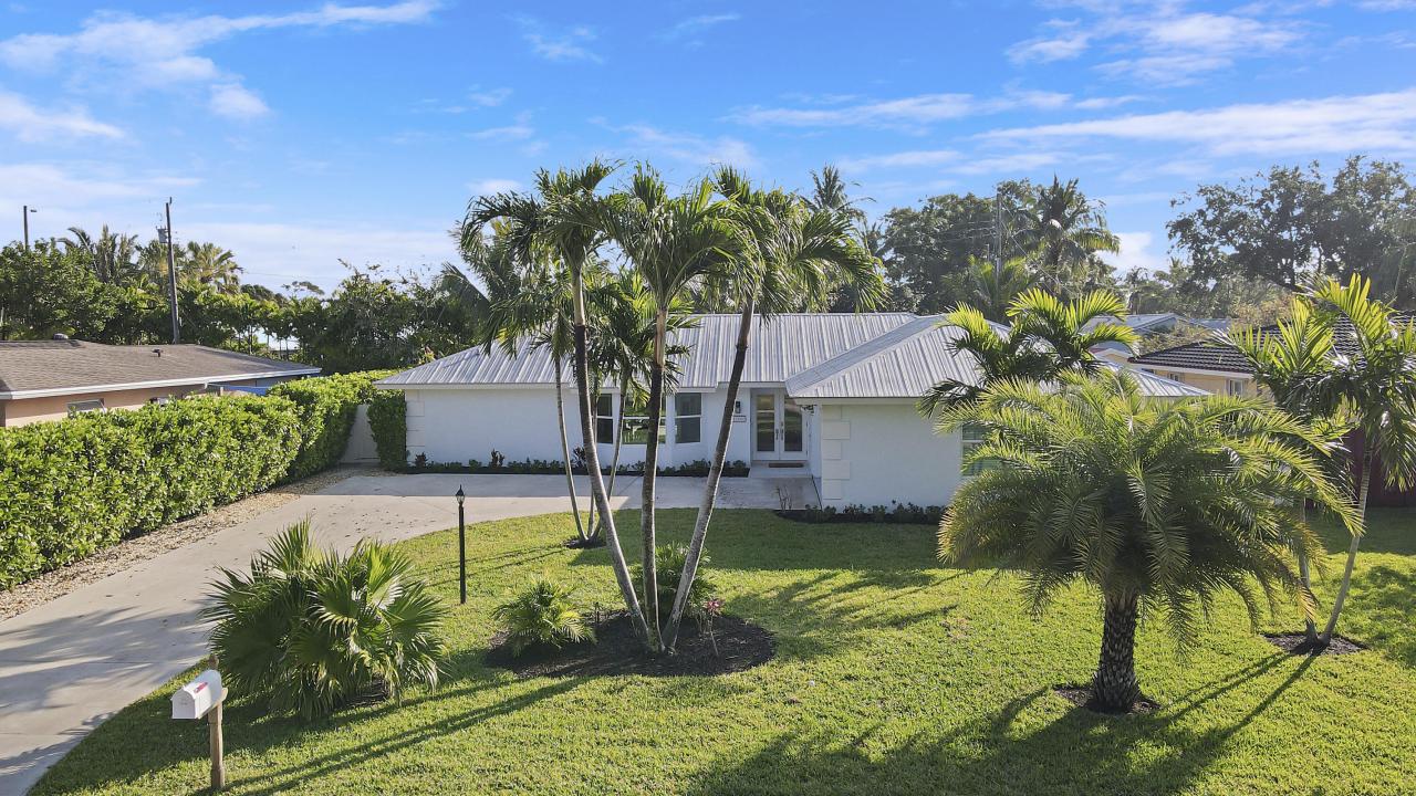 19228 Caribbean Court, Tequesta, Florida 33469