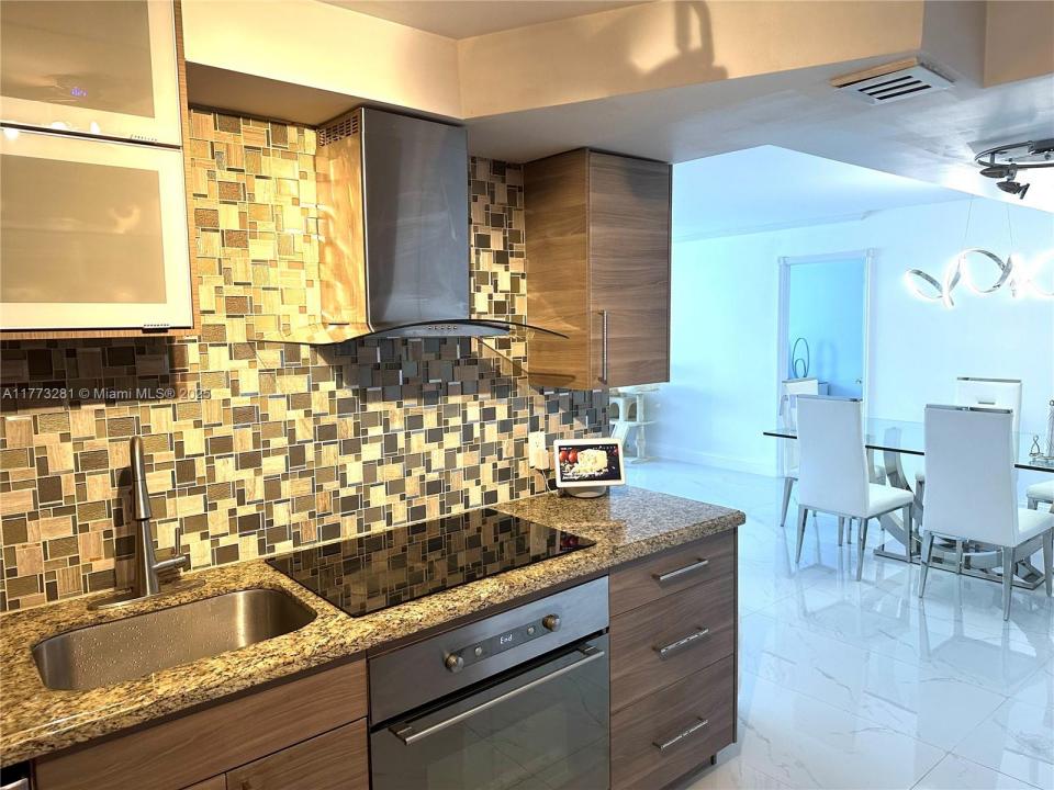 427 Golden Isles Dr 5G, Hallandale Beach, Florida 33009, Stati Uniti