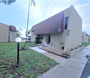 8920 Palm Tree Ln 8920, Pembroke Pines, Florida 33024, USA
